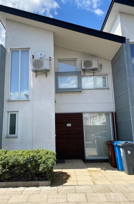 Great House + Air Conditioning + Free Car Parking マンチェスター エクステリア 写真